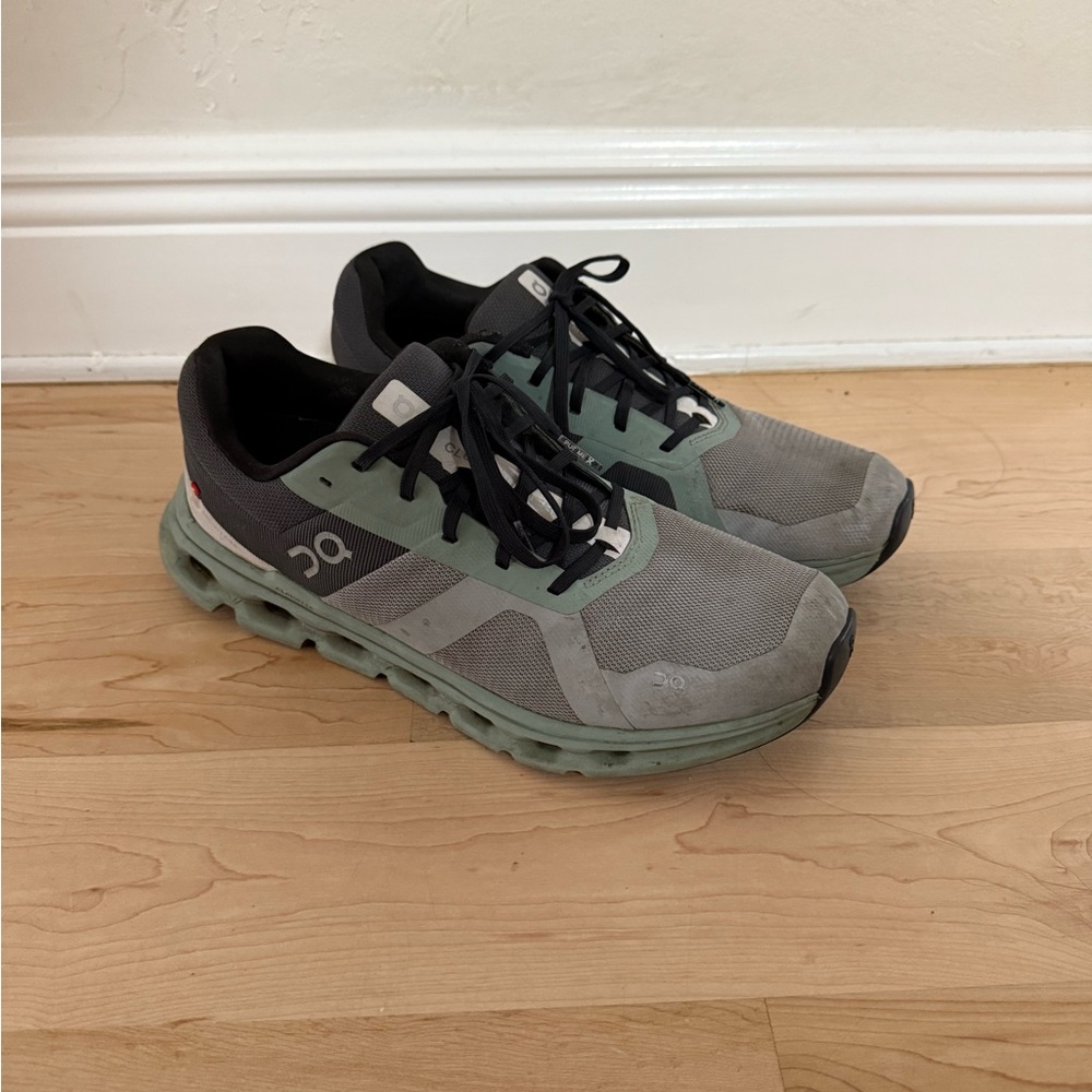 On Cloud Running Men's Gray and Black Athletic Sneakers